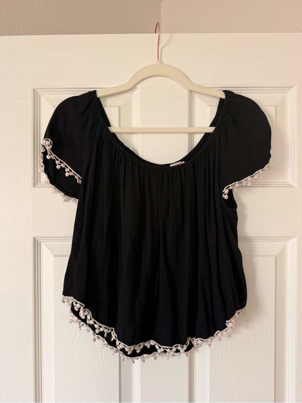 Arizona Jean Company Black Puff Sleeve Tunic with White Trim